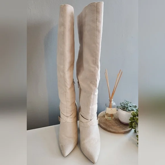 Cream Winter White Faux Suede Knee High Boots Size 6. Like new condition. - Picture 3 of 7